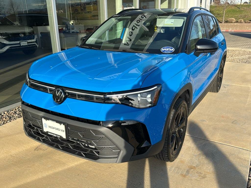 2025 Volkswagen Taos SE Black 4Motion