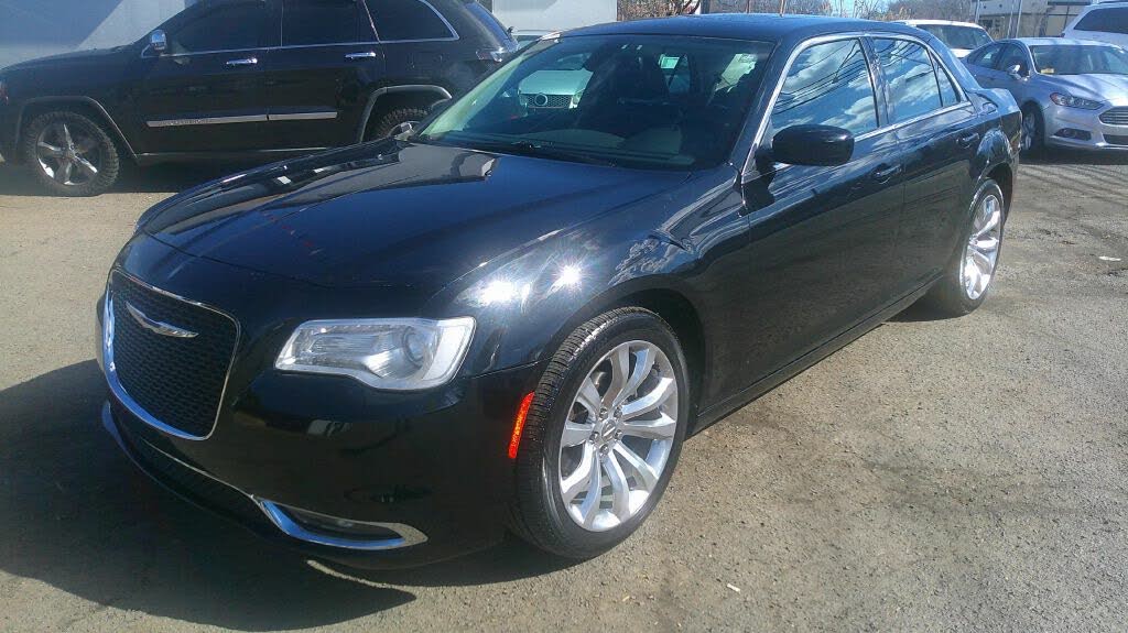2018 Chrysler 300 Touring L RWD