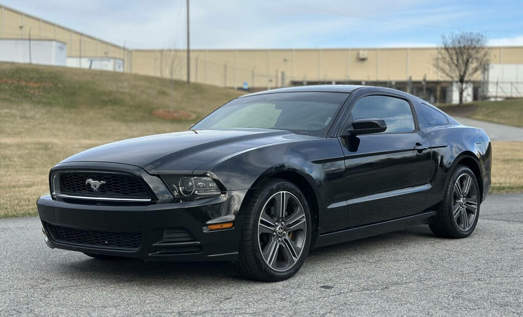 2013 Ford Mustang V6 Coupe RWD