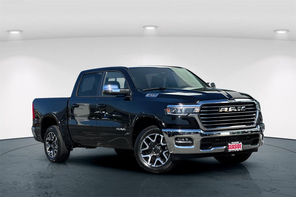 2025 RAM 1500 Laramie Crew Cab 4WD