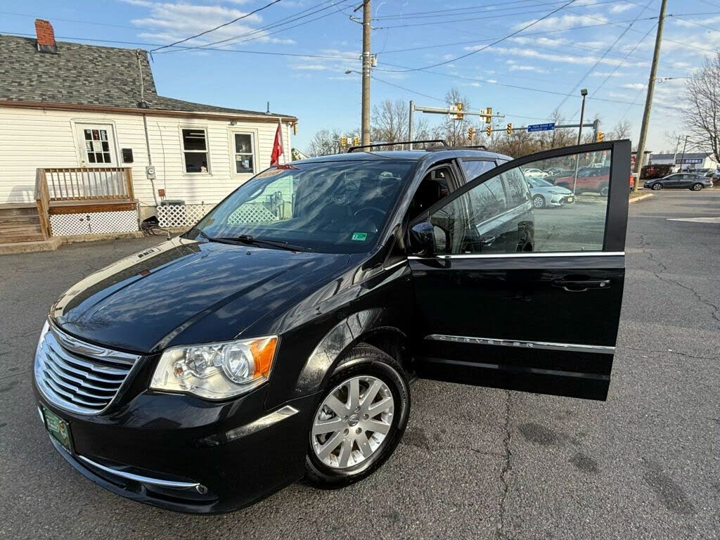 2015 Chrysler Town & Country Touring FWD