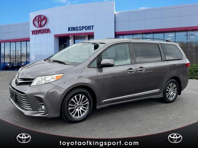 2020 Toyota Sienna XLE 7-Passenger FWD with Auto-Access Seat