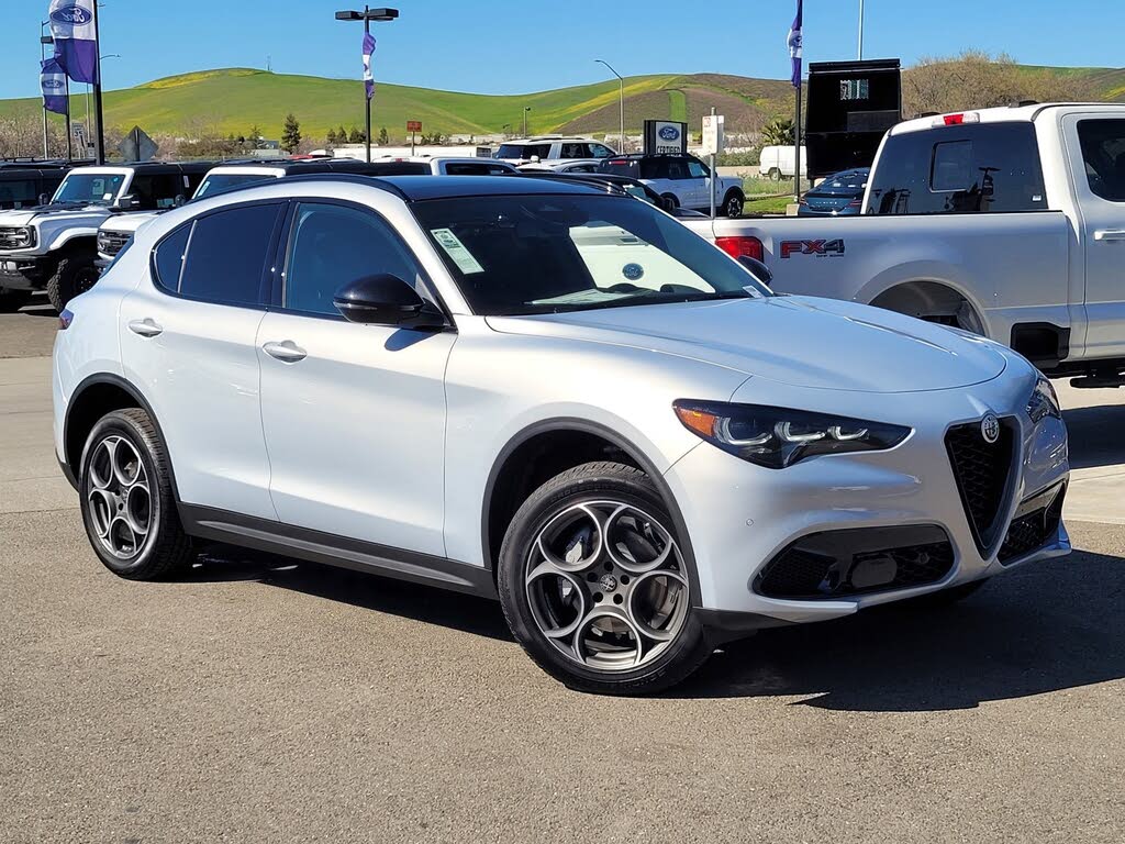 2025 Alfa Romeo Stelvio AWD