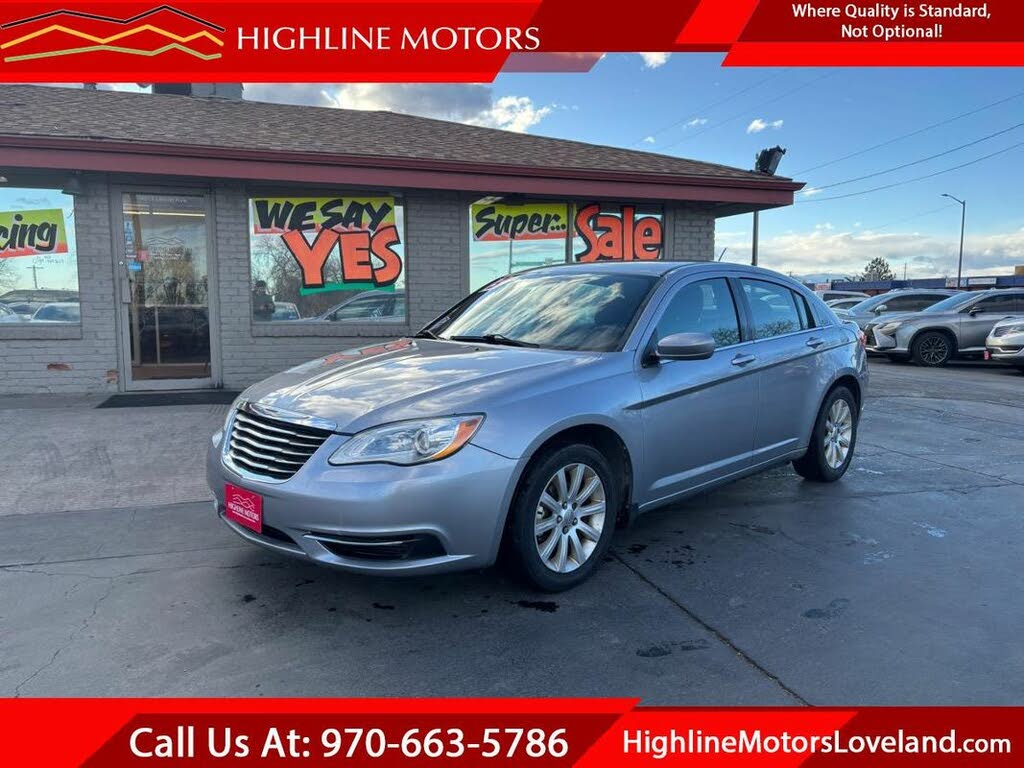2013 Chrysler 200 Touring Sedan FWD