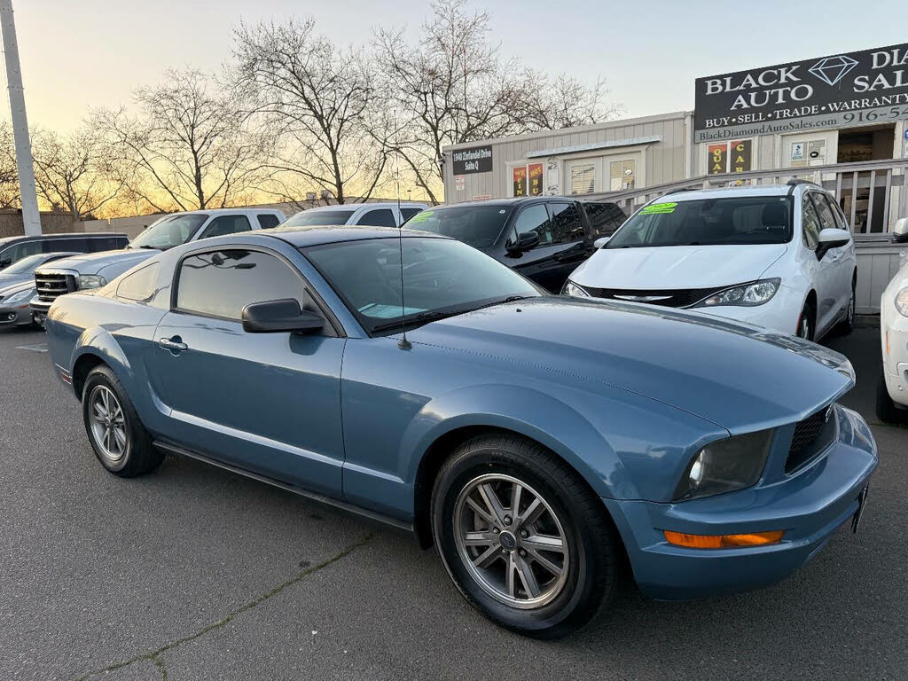 2006 Ford Mustang V6 Deluxe Coupe RWD