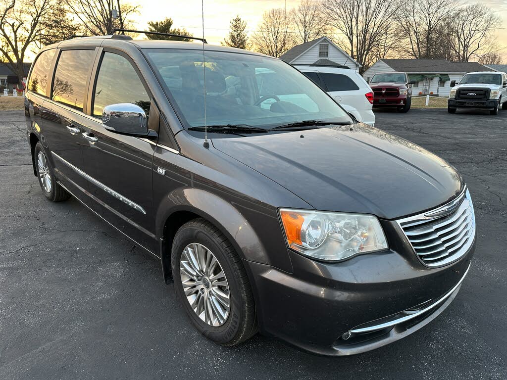 Used 2014 Chrysler Town & Country Touring-L with VIN 2C4RC1CG2ER363913 for sale in Ruma, IL
