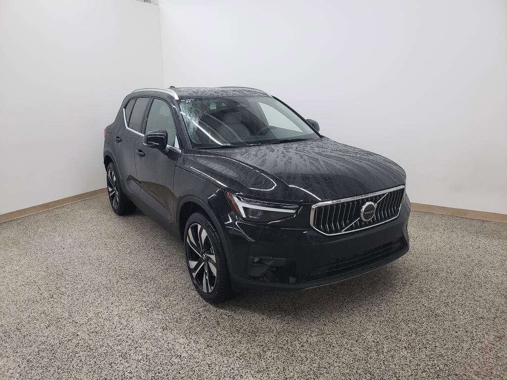 2025 Volvo XC40 B5 Ultra Bright Theme AWD