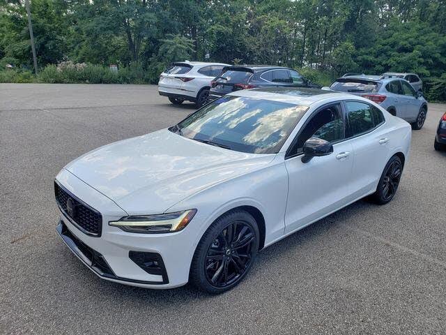 2024 Volvo S60 B5 Plus Black Edition FWD