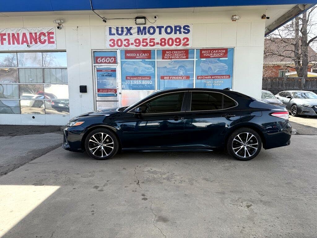 2019 Toyota Camry SE FWD