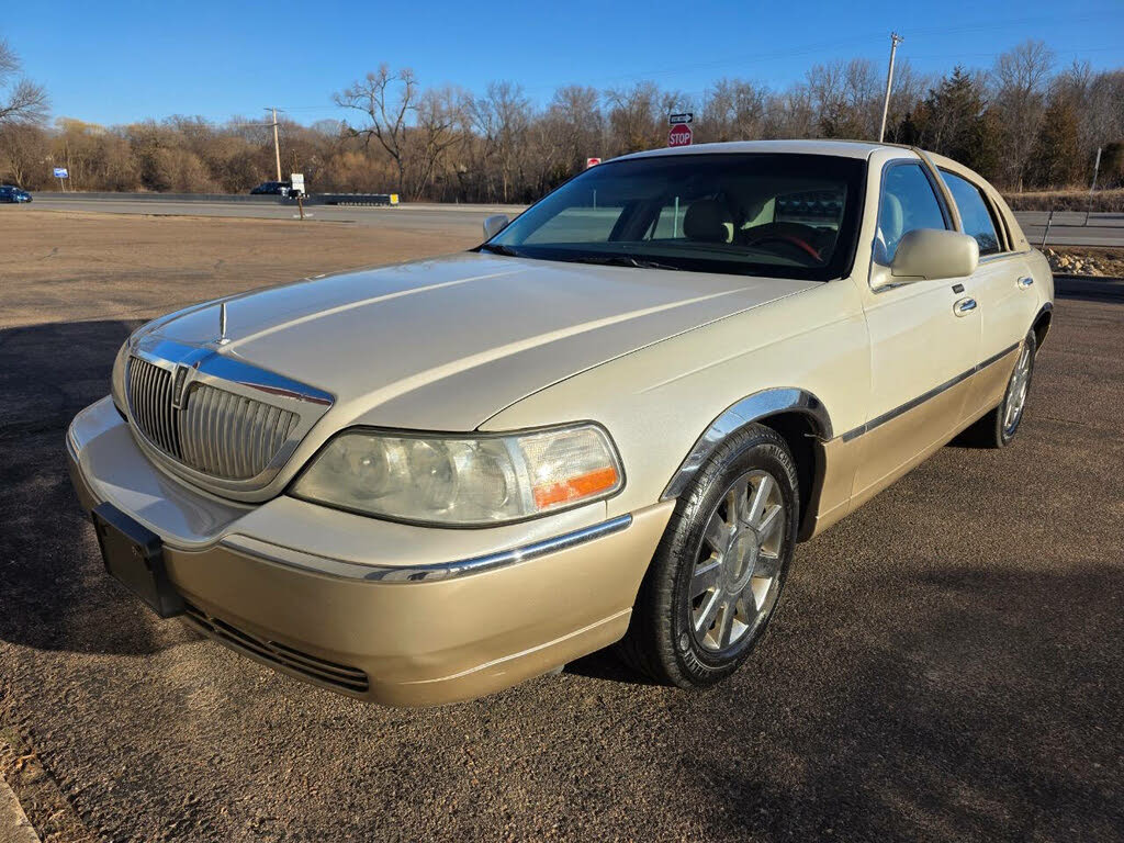 2005 Lincoln Town Car Signature Limited