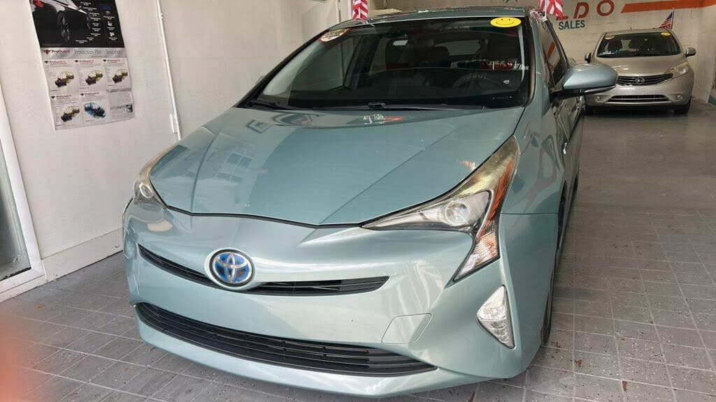 2016 Toyota Prius Three Touring FWD