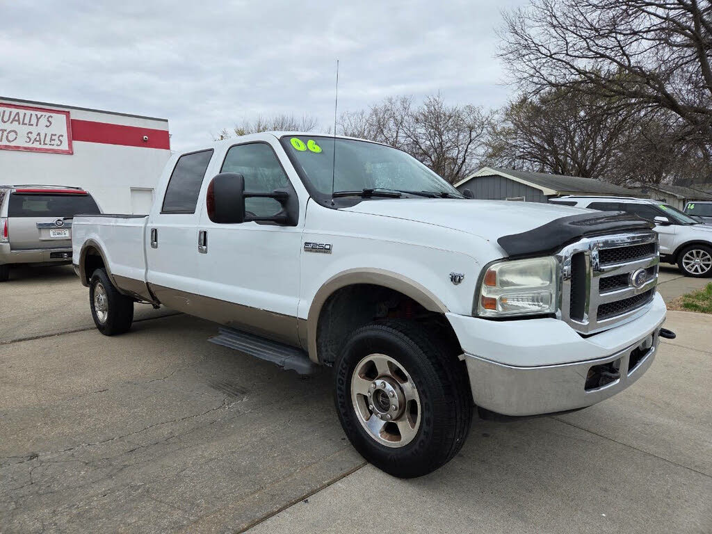 2006 Ford F-250 Super Duty Lariat Crew Cab LB 4WD