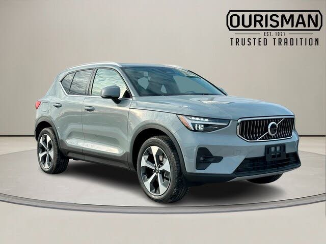 2025 Volvo XC40 B5 Plus Bright Theme AWD