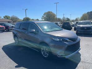 Toyota Sienna XLE 7-Passenger FWD