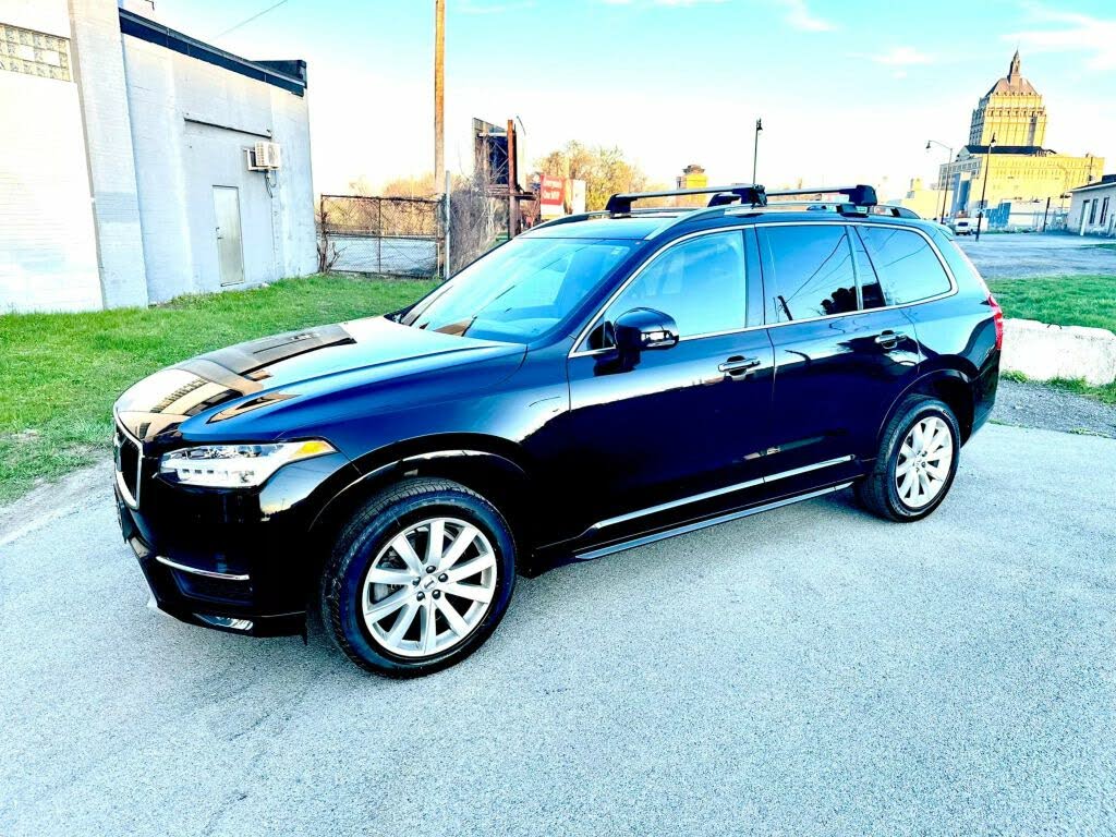 2016 Volvo XC90 T6 Momentum AWD