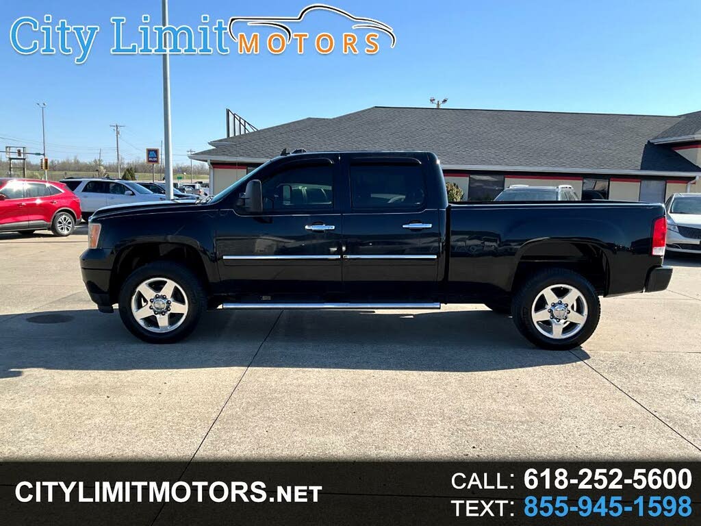 2013 GMC Sierra 2500HD Denali Crew Cab SB 4WD