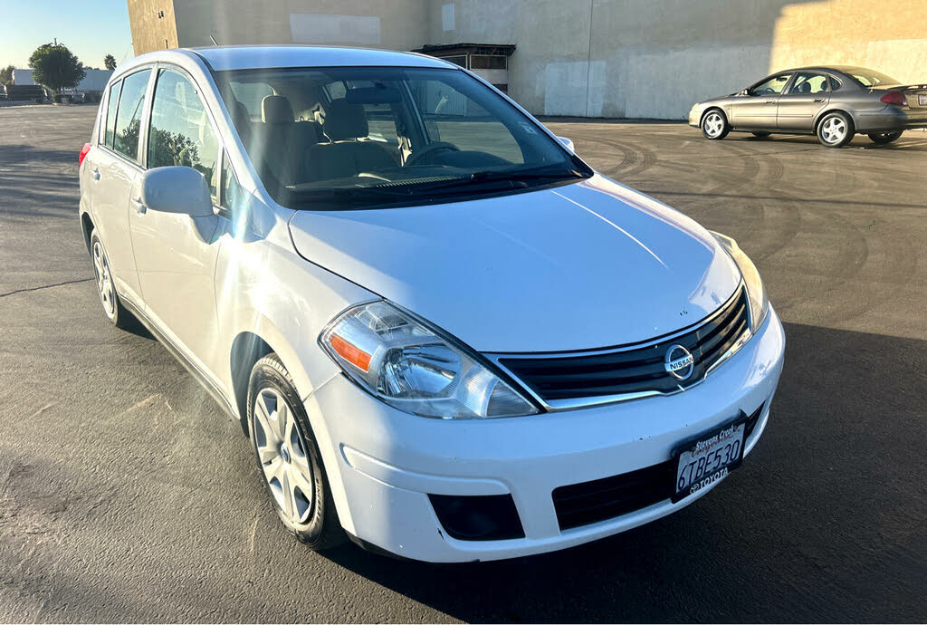 2012 Nissan Versa 1.8 S Hatchback