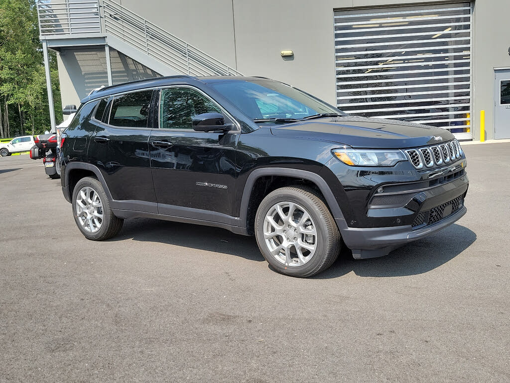 2024 Jeep Compass Latitude Lux 4WD