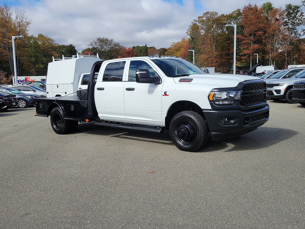 2024 RAM 3500 Chassis Tradesman Crew Cab LB DRW 4WD