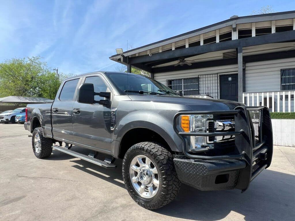 2017 Ford F-250 Super Duty XL Crew Cab 4WD
