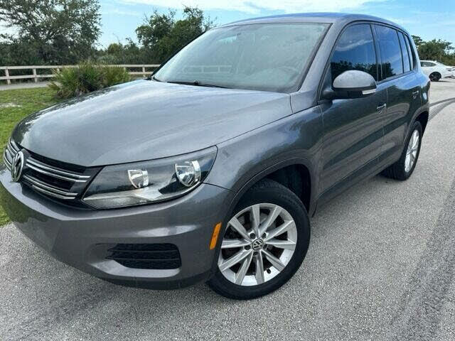 2014 Volkswagen Tiguan SE with Appearance