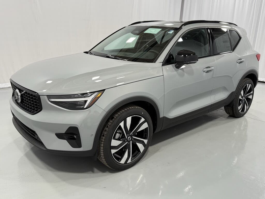 2025 Volvo XC40 B5 Ultra Dark Theme AWD