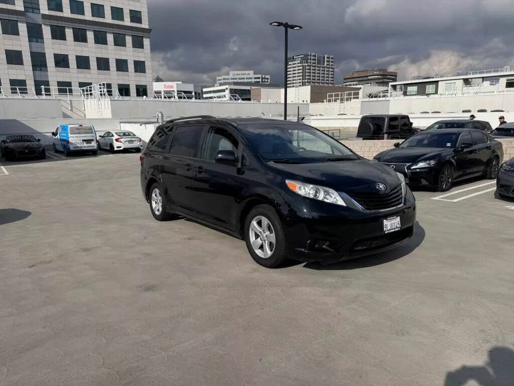 2015 Toyota Sienna LE 7-Passenger Auto Access Seat