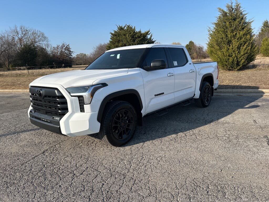 2025 Toyota Tundra SR5 CrewMax Cab RWD