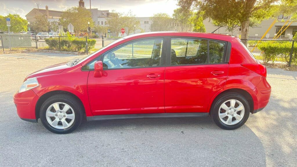 2012 Nissan Versa 1.8 S Hatchback