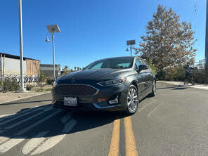 Ford Fusion Energi Titanium FWD