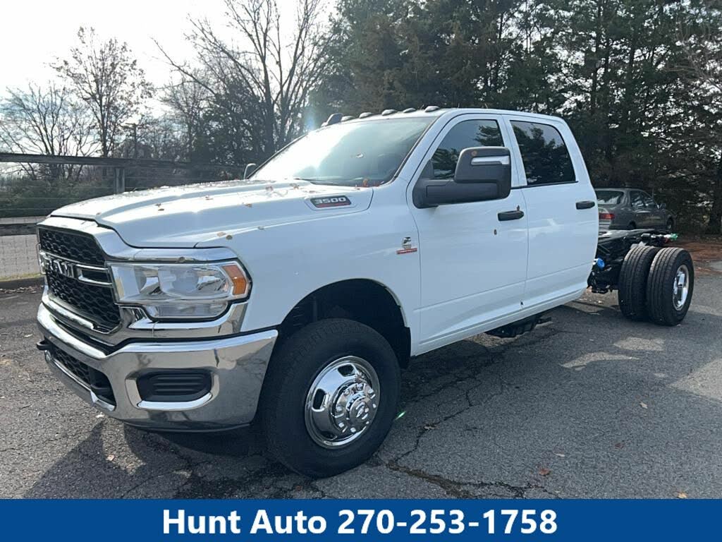 2024 RAM 3500 Chassis Tradesman Crew Cab LB DRW 4WD