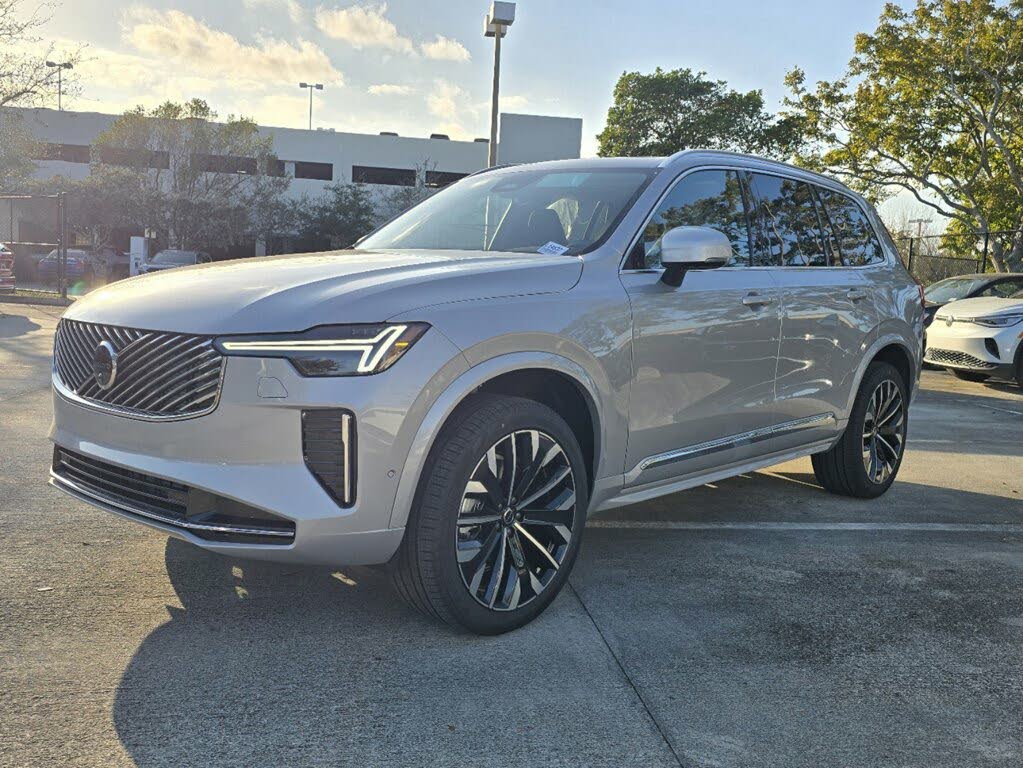 2025 Volvo XC90 B5 Plus Bright Theme 7-Passenger AWD