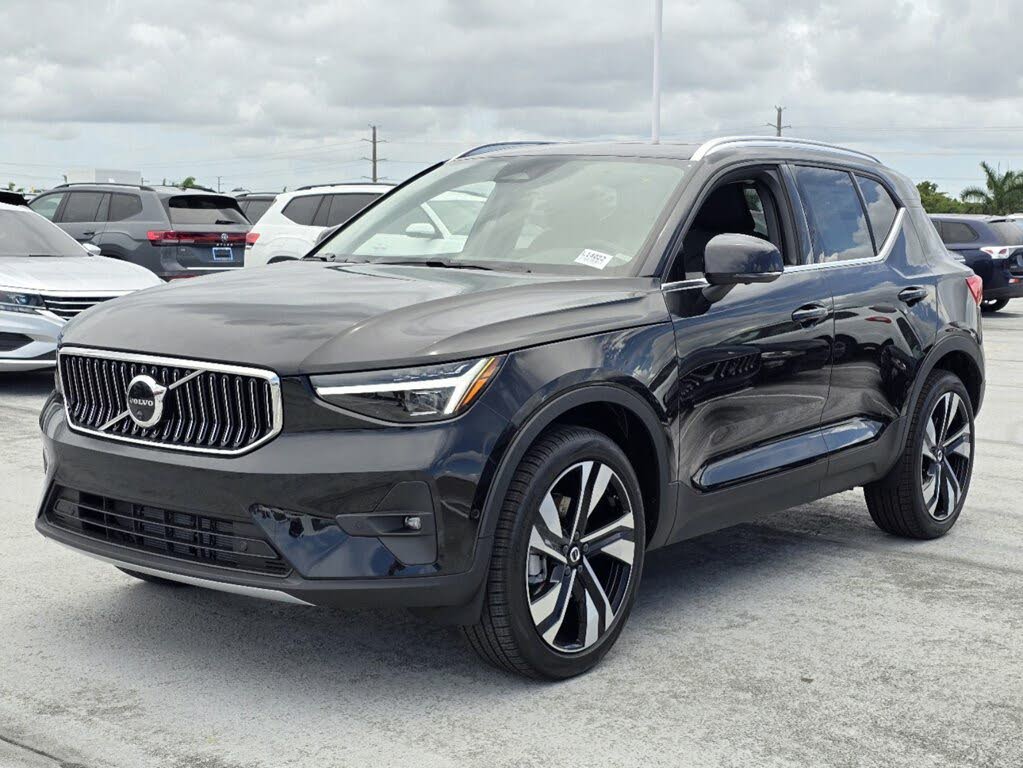 2025 Volvo XC40 B5 Ultra Bright Theme AWD