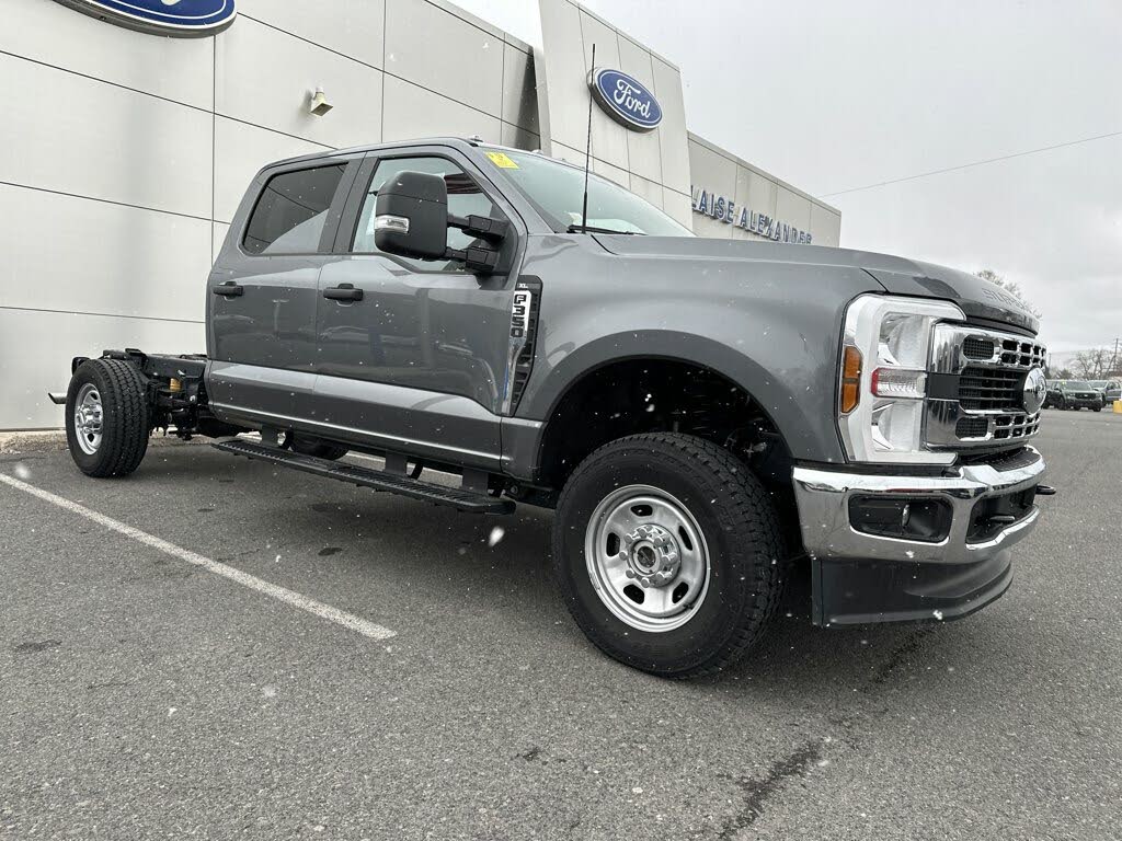 2024 Ford F-350 Super Duty Chassis XL Crew Cab 4WD