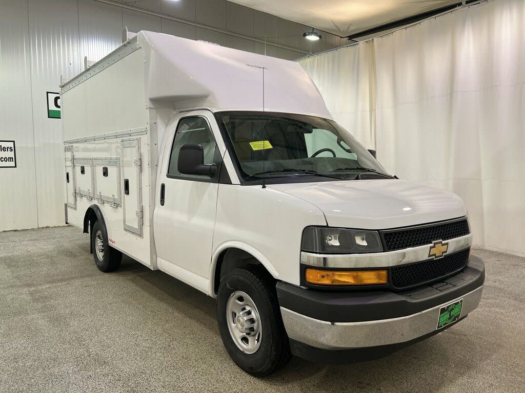 2025 Chevrolet Express Chassis 3500 Cutaway 139