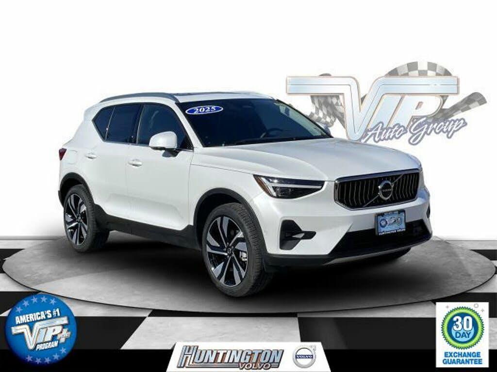 2025 Volvo XC40 B5 Ultra Bright Theme AWD
