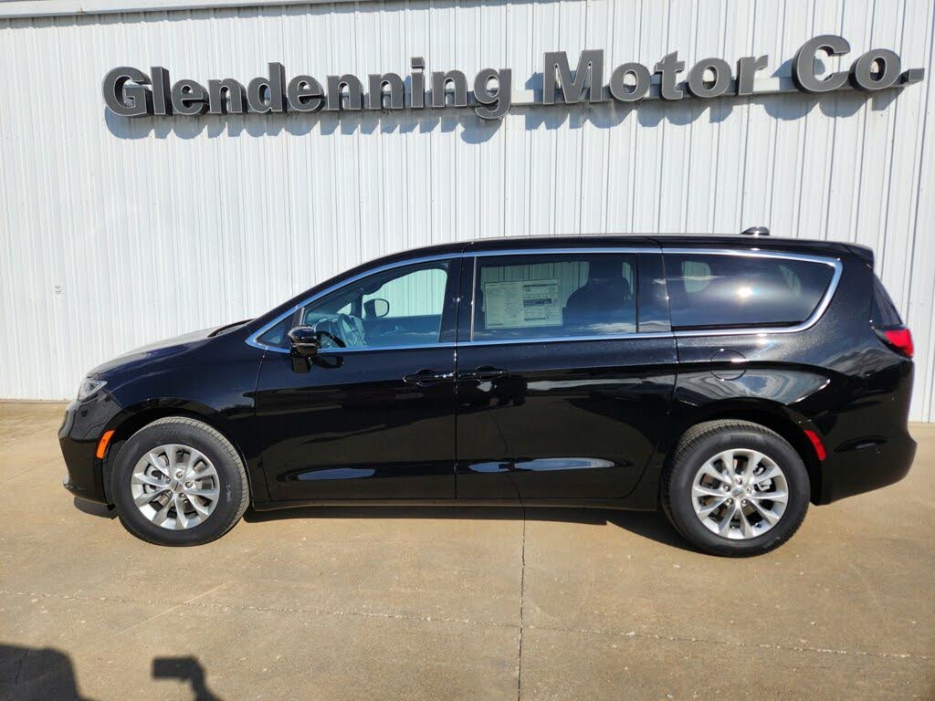 2025 Chrysler Pacifica Select AWD