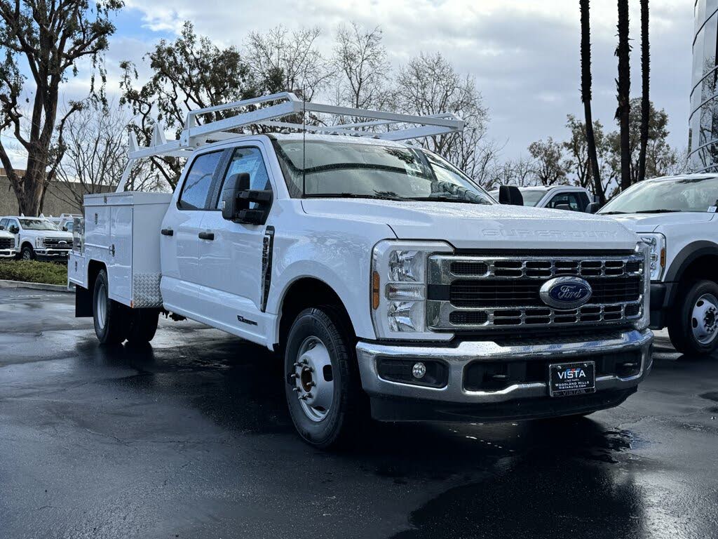 2025 Ford F-350 Super Duty Chassis XL Crew Cab DRW RWD