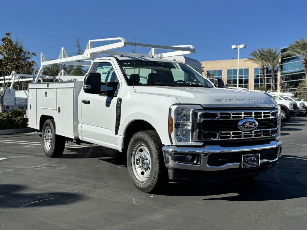 2025 Ford F-350 Super Duty Chassis XL Regular Cab RWD