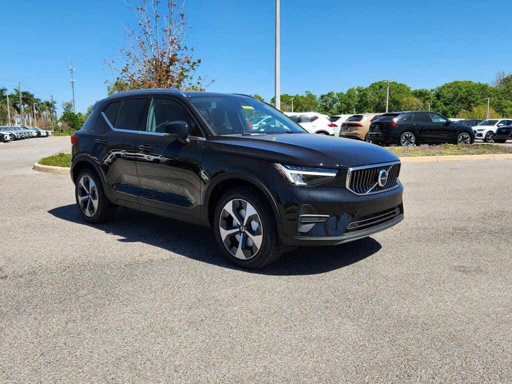 2025 Volvo XC40 B5 Core Bright Theme AWD
