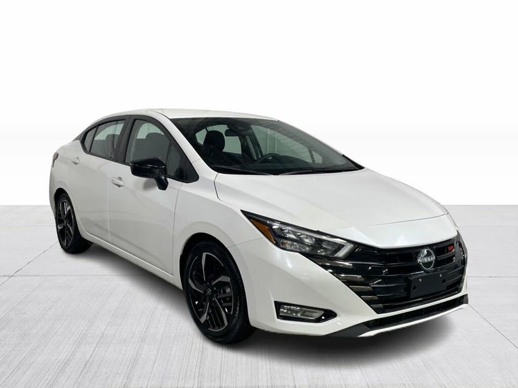 2023 Nissan Versa SR FWD