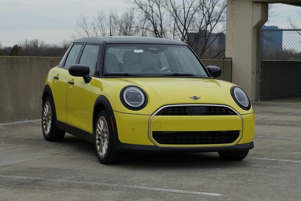 2025 MINI Cooper S Signature Trim 4-door Hatchback