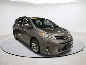 Toyota Sienna XLE 7-Passenger FWD with Auto-Access Seat