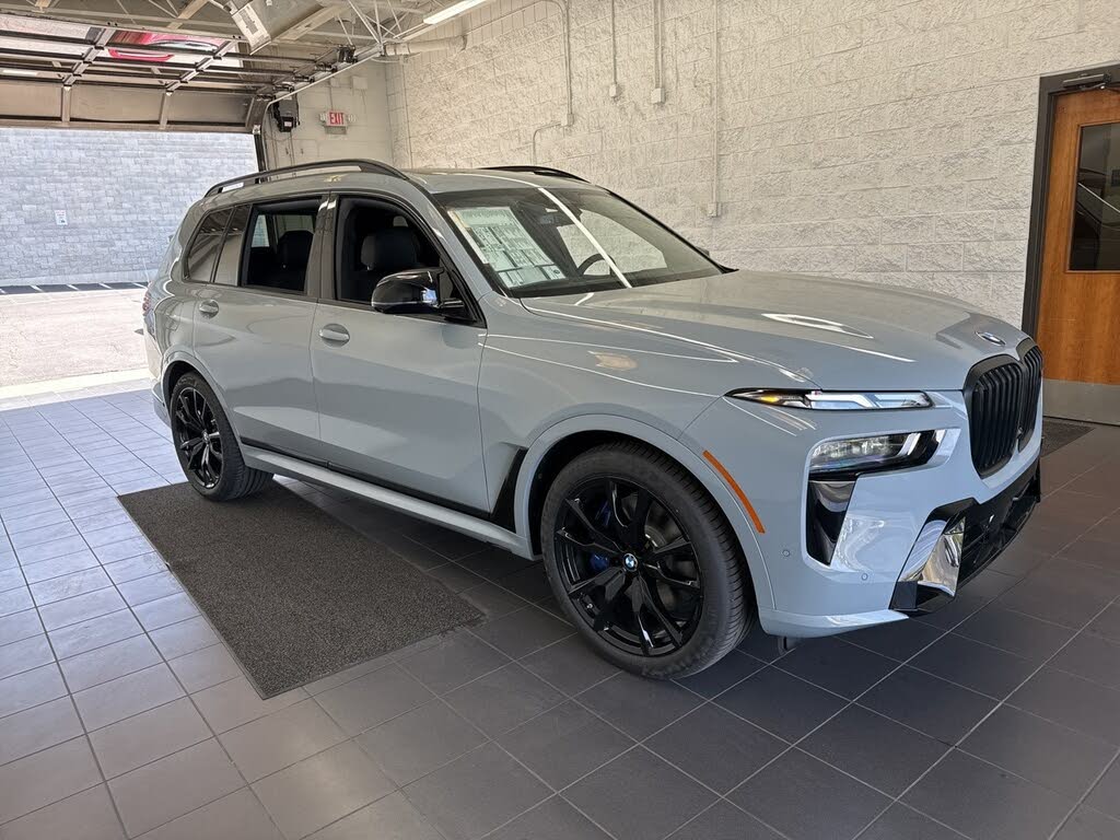 2025 BMW X7 M60i AWD