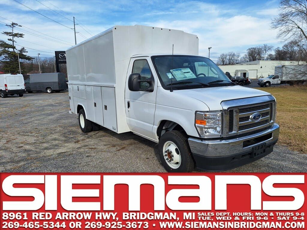 2024 Ford E-Series Chassis E-350 SD Cutaway SB RWD
