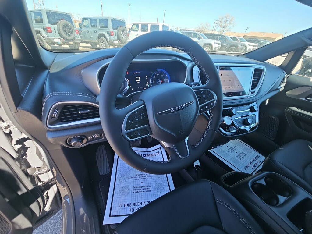 2025 Chrysler Pacifica Select FWD