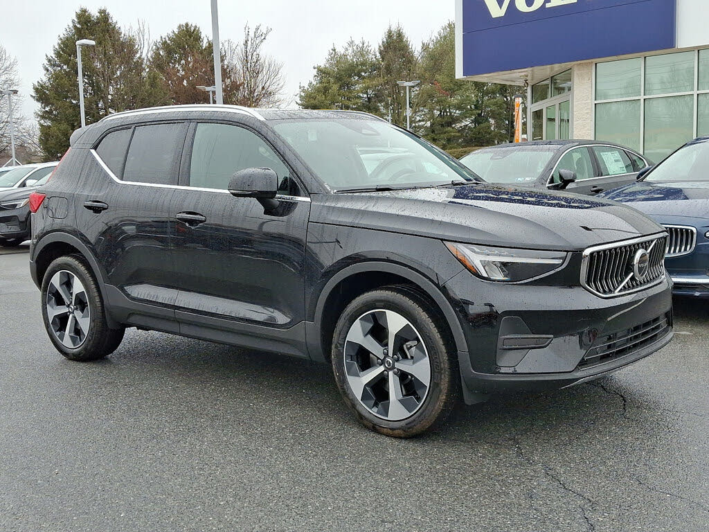 2025 Volvo XC40 B5 Core Bright Theme AWD