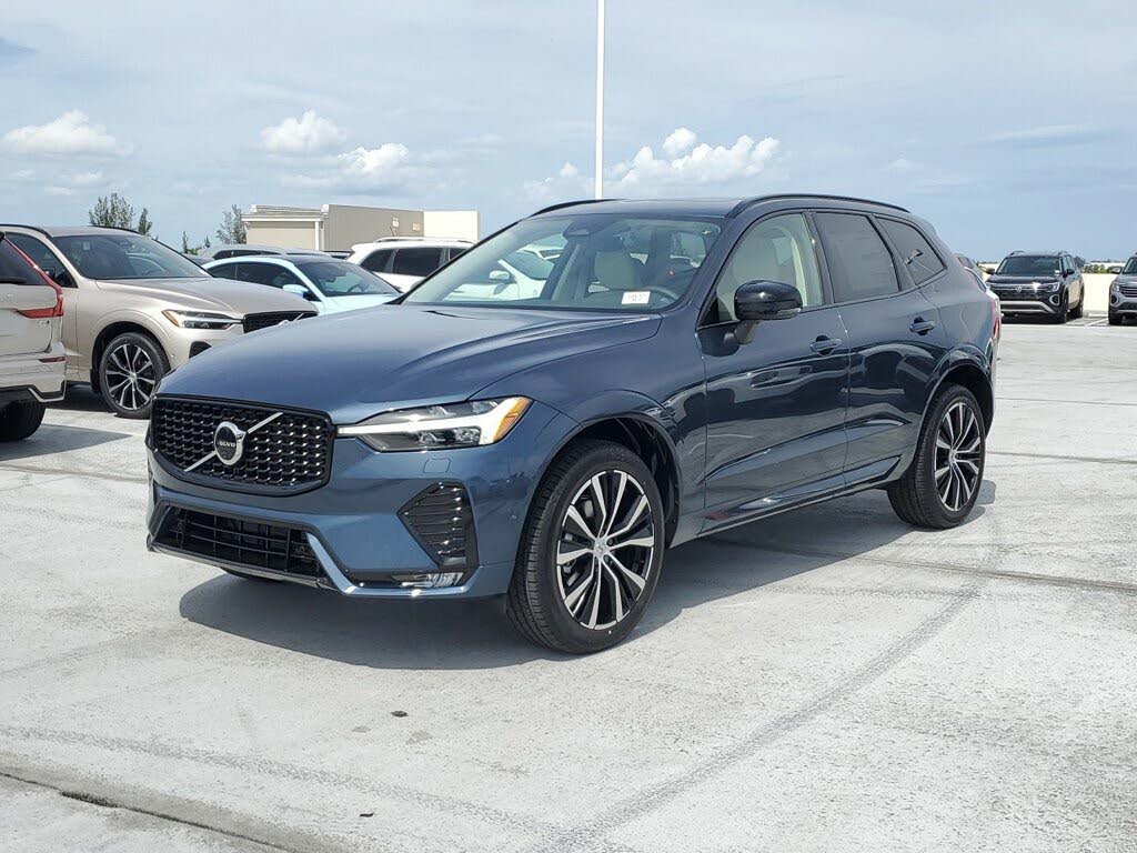 2025 Volvo XC60 B5 Plus Dark Theme AWD
