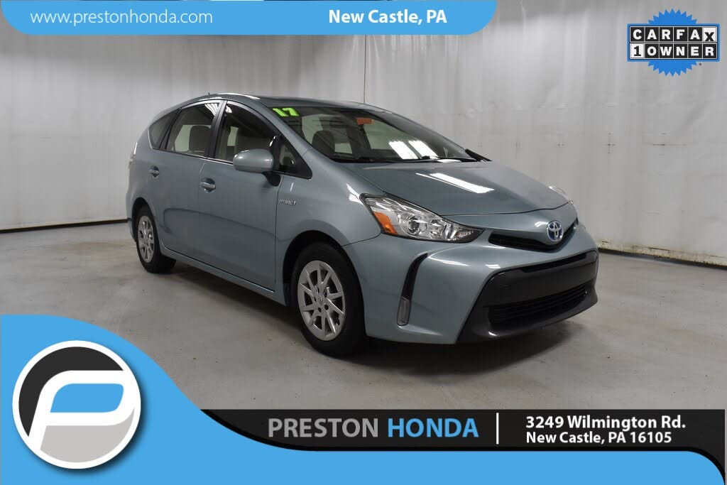 2017 Toyota Prius v Four FWD