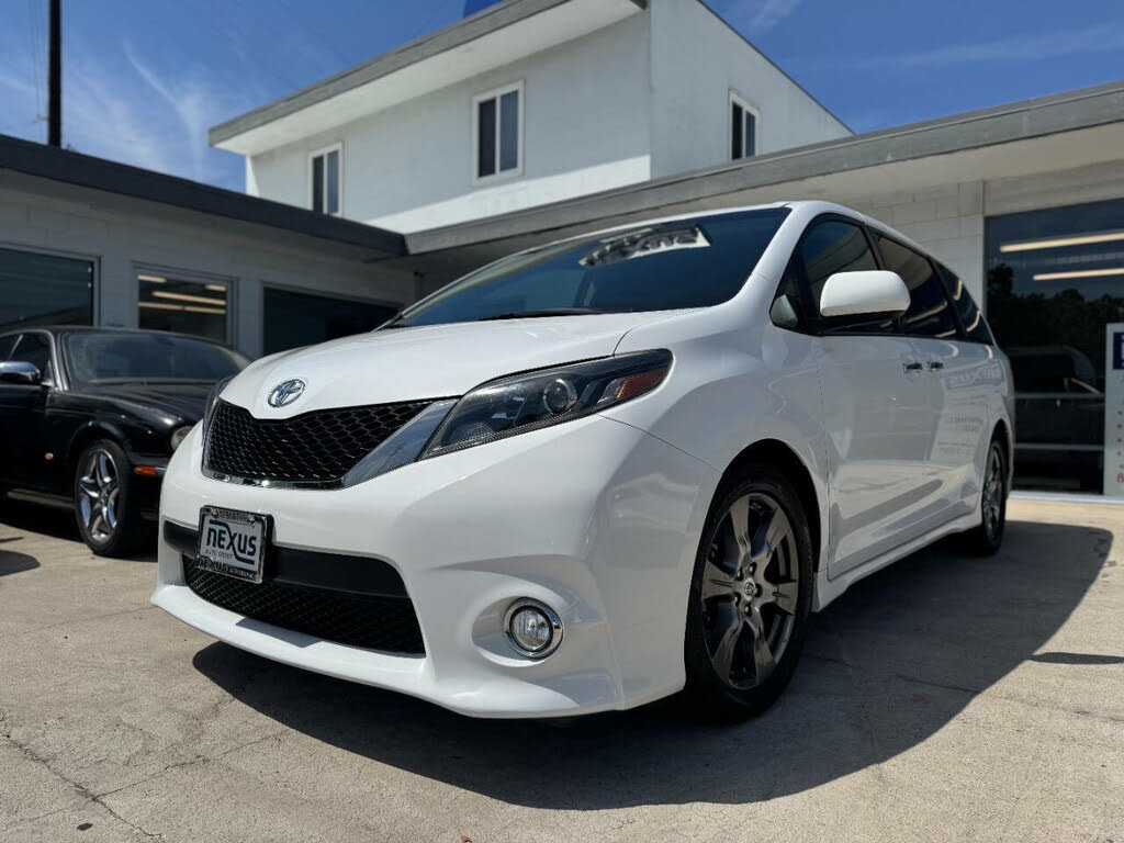 2017 Toyota Sienna SE 8-Passenger FWD